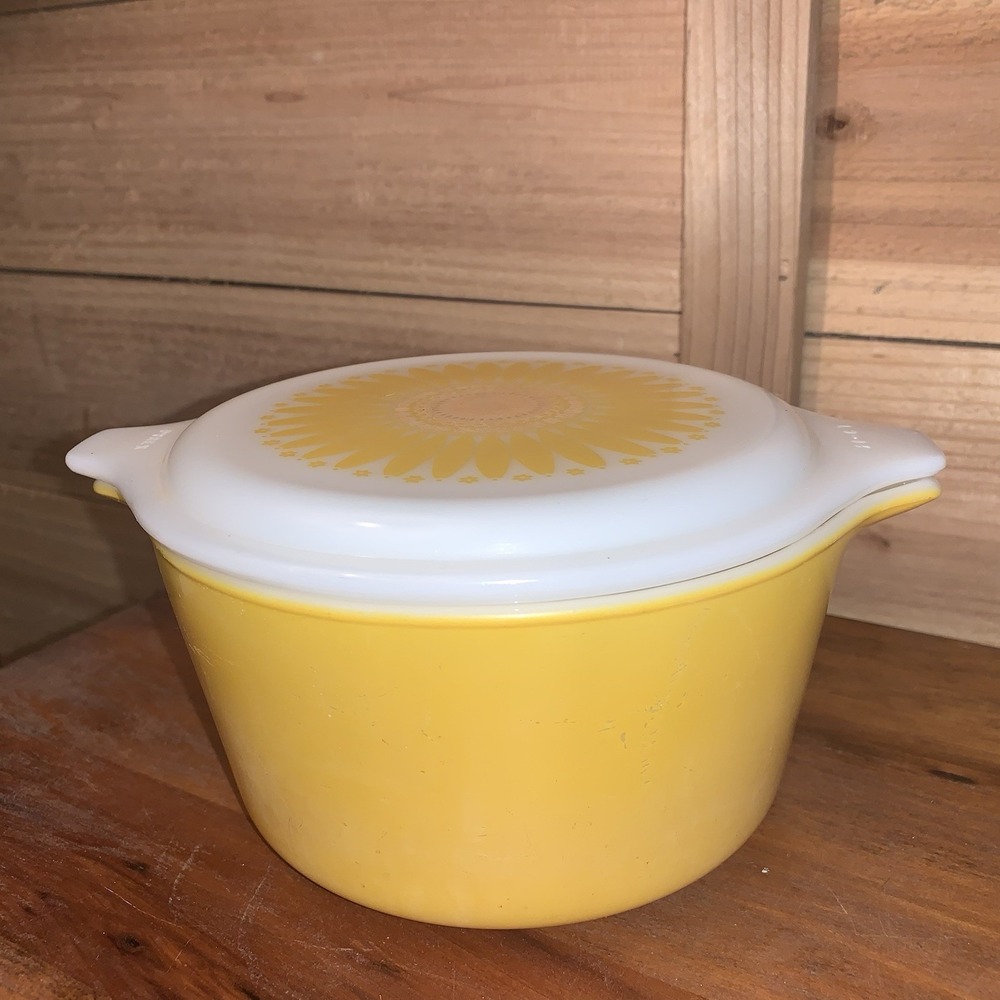 VTG Pyrex 473 Yellow Daisy 1 Qt Casserole 20-C7 Milk glass Lid Sunflower 1970s